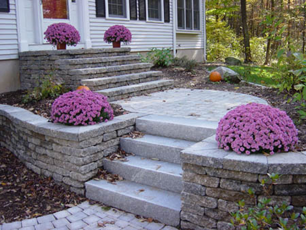 Outdoor Stair Landings On Hill / How to Build Outdoor Stairs on a Hill | HomeSteady - Or you may want to break up a long run of stairs with a landing as a place to rest or take in a particular view of a room or outdoor scene before continuing on.